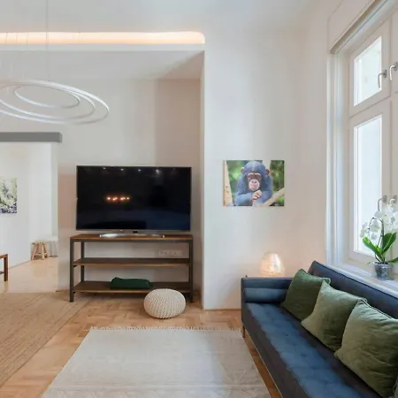 Modern Luxury - Centre
