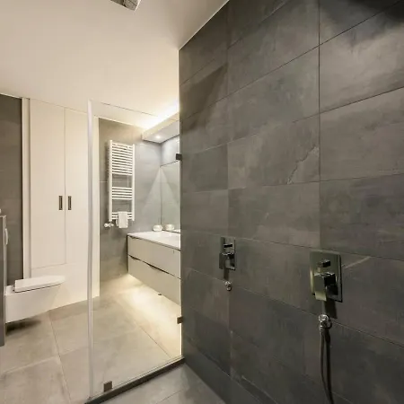 Modern Luxury - Centre *